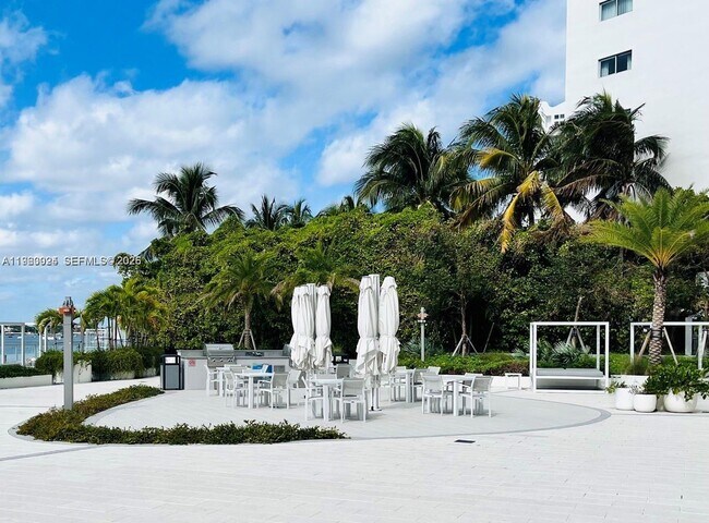 Building Photo - 1000 West Ave