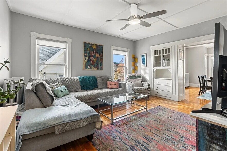 Building Photo - 100 Medford St