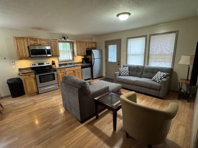 Building Photo - 123 Voncannon Dr