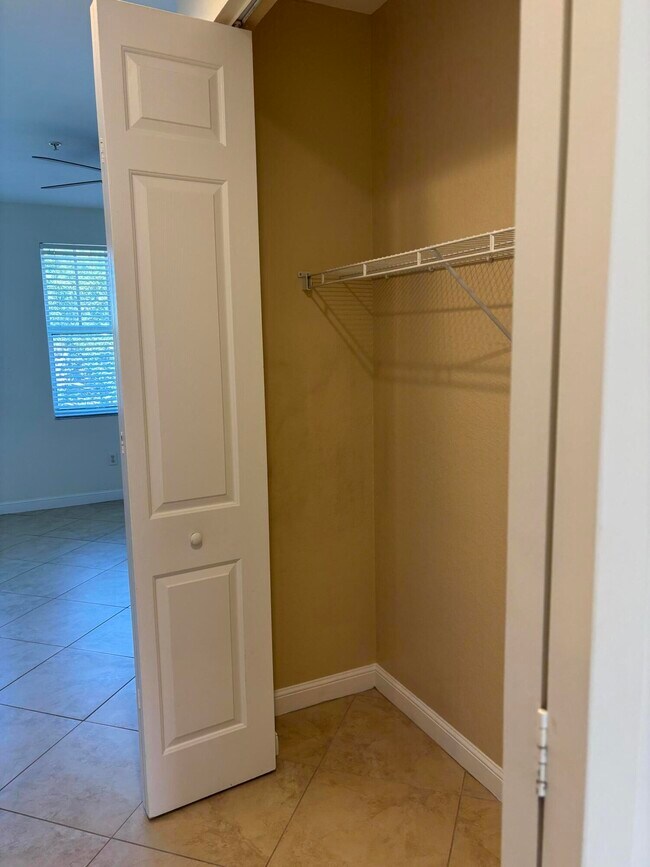 Building Photo - 590 Amador Ln