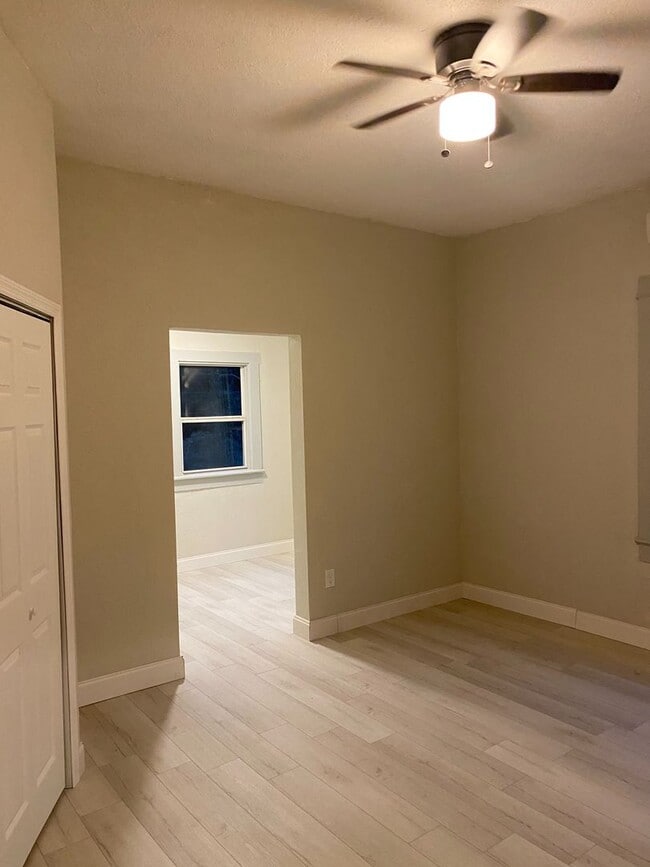 Building Photo - CHARMING 2 BEDROOM 1 BATH APARTMENT HOME - $500 OFF FIRST MONTH RENT!