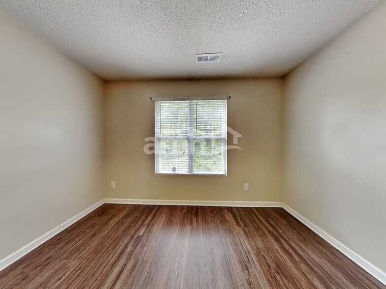 Building Photo - 3087 Canterbury Park Dr