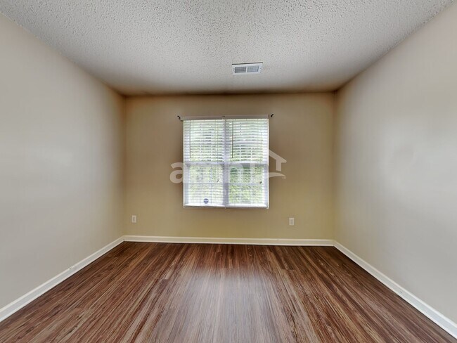 Building Photo - 3087 Canterbury Park Dr