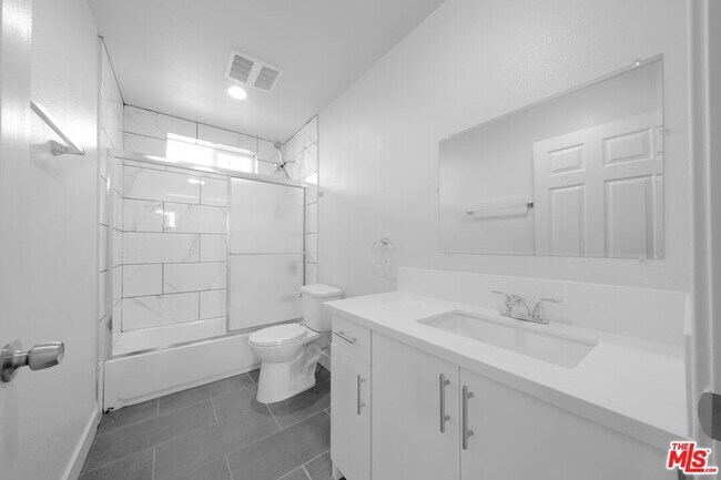 Building Photo - 236 W 84th Pl