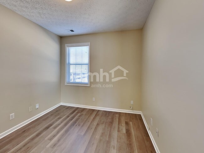 Building Photo - 2410 Greenside Ct