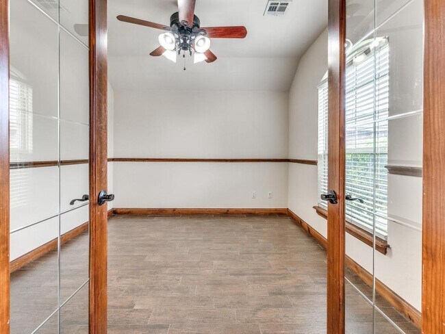 Building Photo - 2121 Mill Creek Way