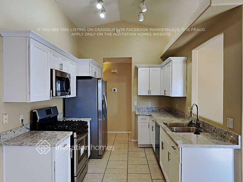 Building Photo - 9119 E Fairfield St