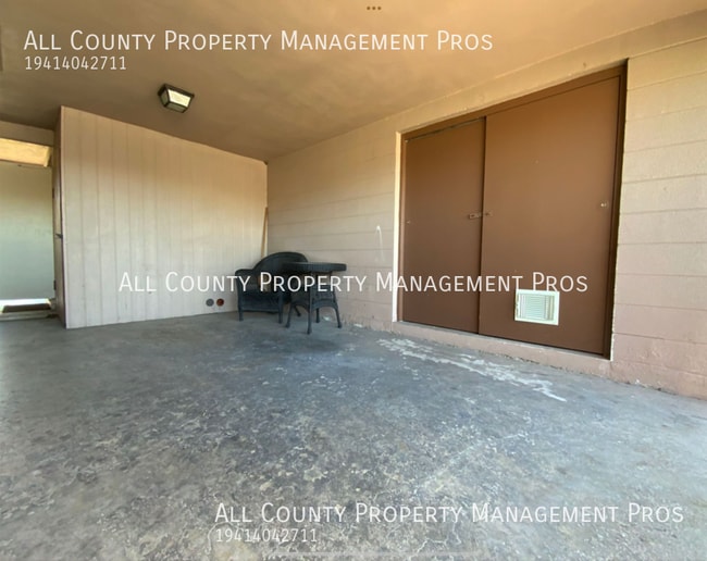 Building Photo - 5827 Nutmeg Ave