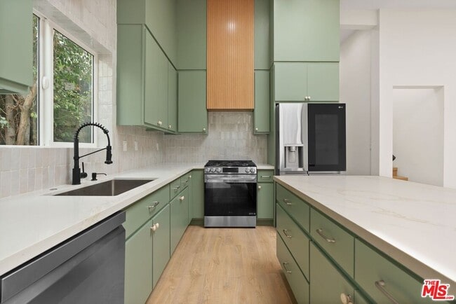 Building Photo - 8589 Rugby Dr