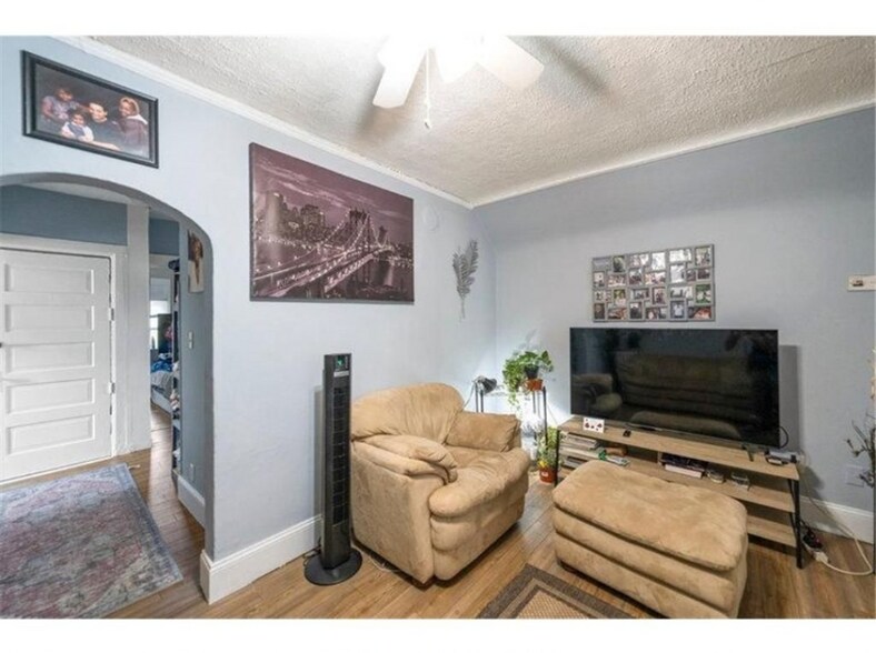 Building Photo - 1056 3rd St E