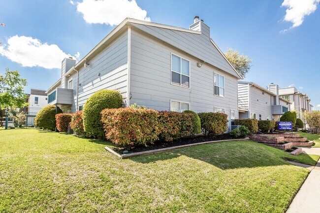Building Photo - 1901 N Fitzhugh Ave