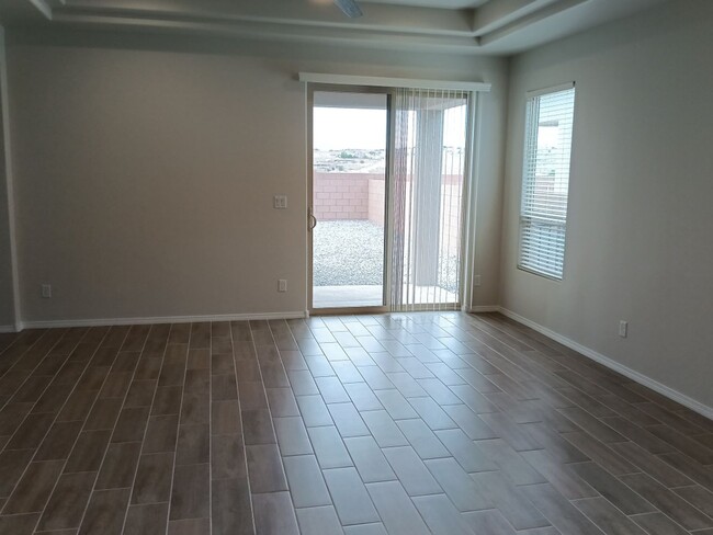 Building Photo - Beautiful 3 bedroom, 2 bathroom home in Ri...