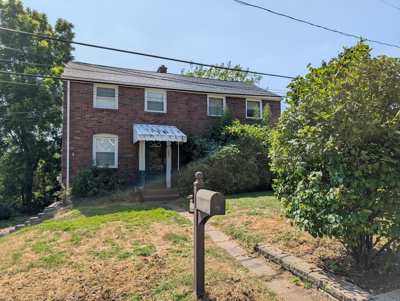 Primary Photo - 195 Victory Ln