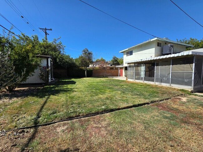 Building Photo - New Listing!