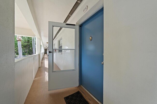 Building Photo - 1975 W Bay Dr