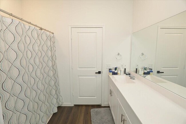 Building Photo - 14463 Cedar Ledge Ln