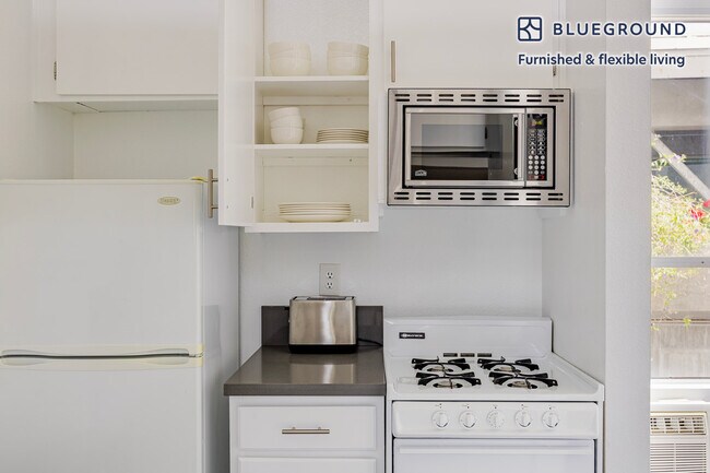 Building Photo - 641 Gayley Ave