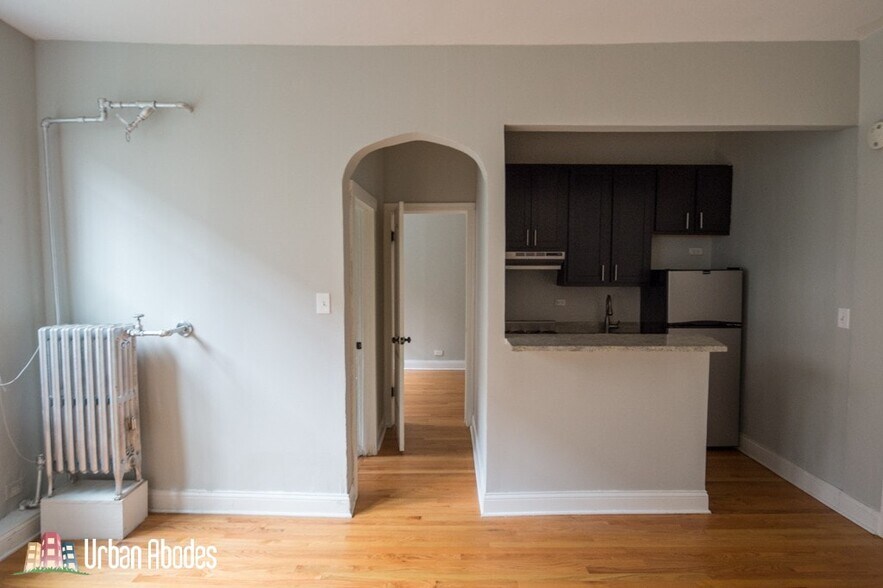 Building Photo - 4614 N Paulina St