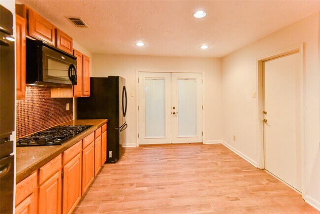 Building Photo - 3530 Santa Rosa Ln