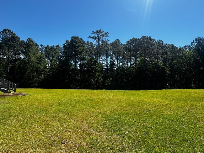 Building Photo - Spacious 3 Bedroom, 2.5 Bath Home with Bon...