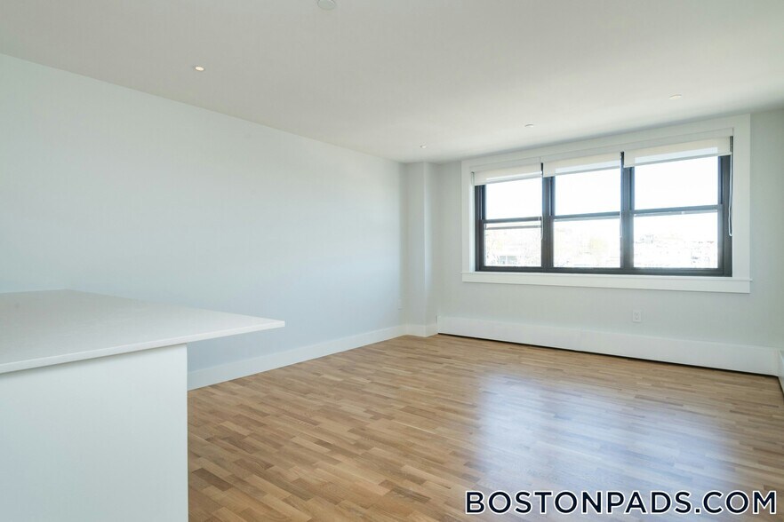 Building Photo - 1410 Columbia Rd