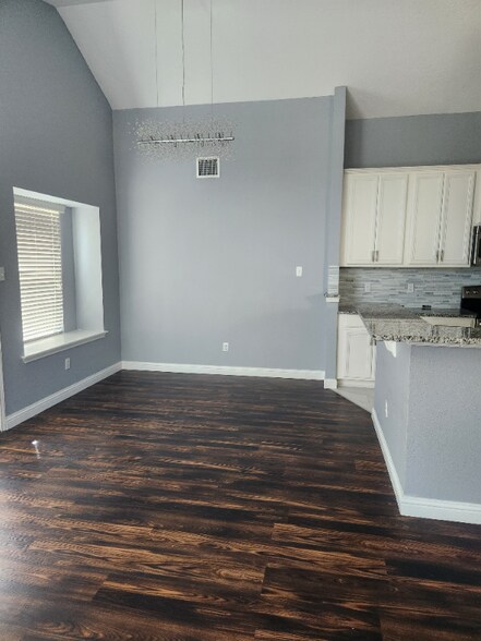 Building Photo - 5502 Red Pine Dr