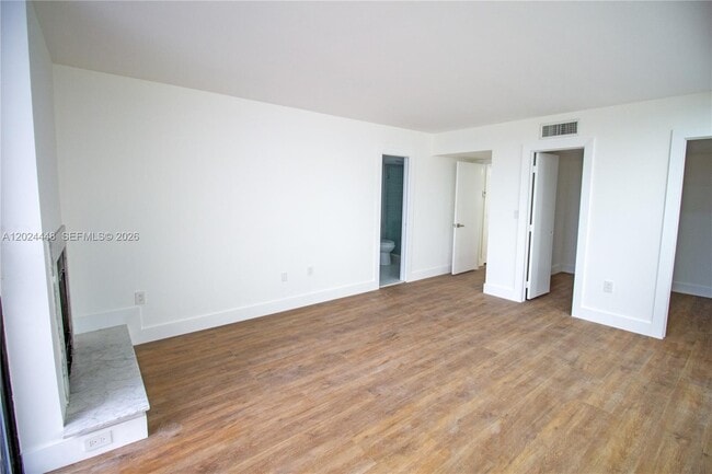 Building Photo - 1222 Hillsboro Mile