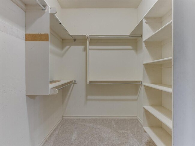 Building Photo - 7201 Meadow Lake Dr