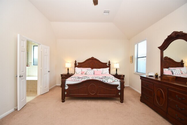 Building Photo - 5619 Drumlin Field Way