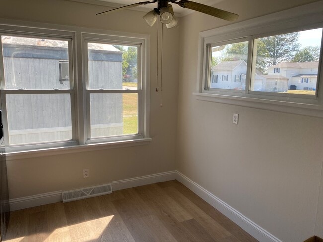 Building Photo - 664 N Walnut St