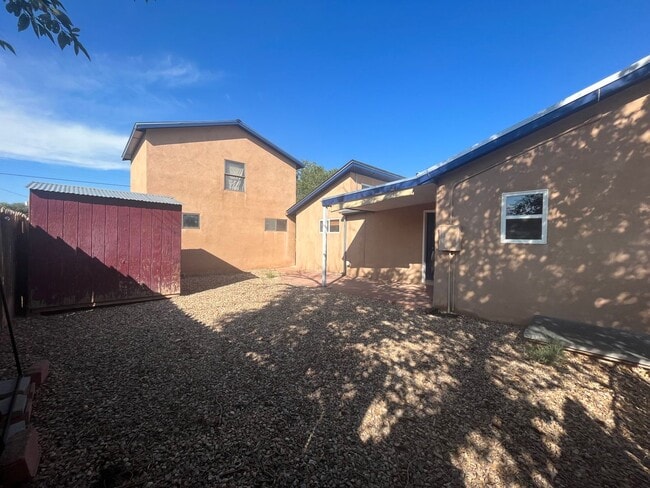 Building Photo - Pleasant 2 Bedroom 1 Bathroom Home In The Monkbridge Gardens Neighborhood!