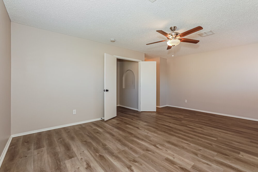 Building Photo - 4527 E Hampton Ave