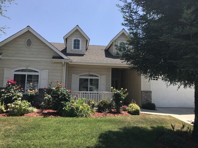 Building Photo - Beautiful & Spacious home!