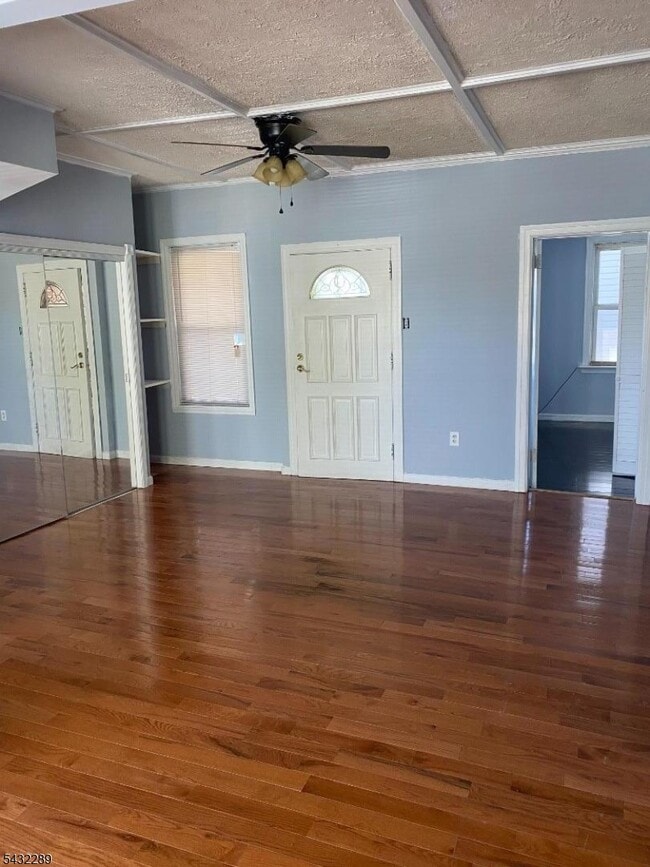 Building Photo - 17 Walnut Terrace