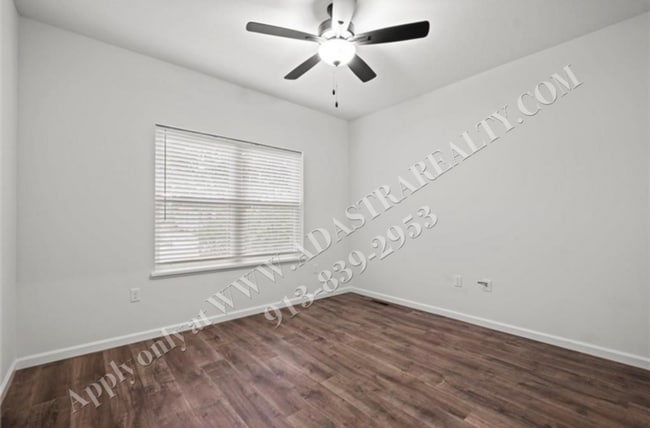 Building Photo - Like New Furnished Home in Lawrence Short Term Lease-Coming SOON!!