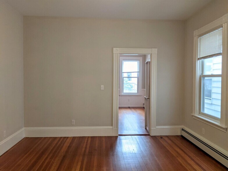 Building Photo - 18 Park Ave