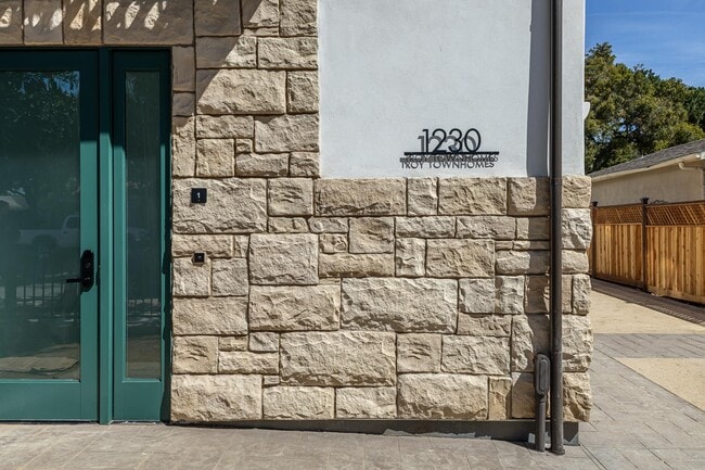 Building Photo - 1230 San Andres St