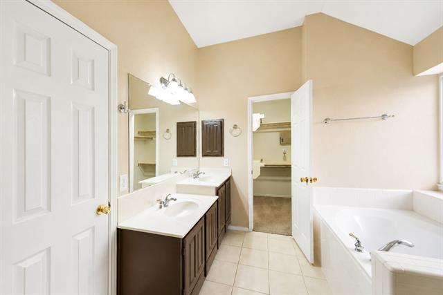 Building Photo - 10701 Nashville Dr