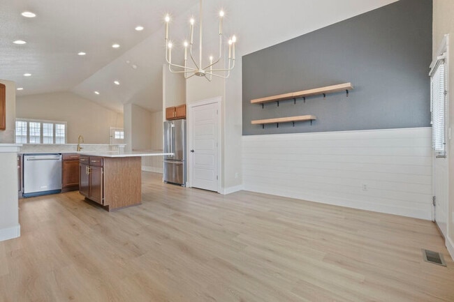 Building Photo - 5839 Yancey Dr