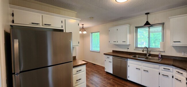 Building Photo - 6836 Bacon Ln