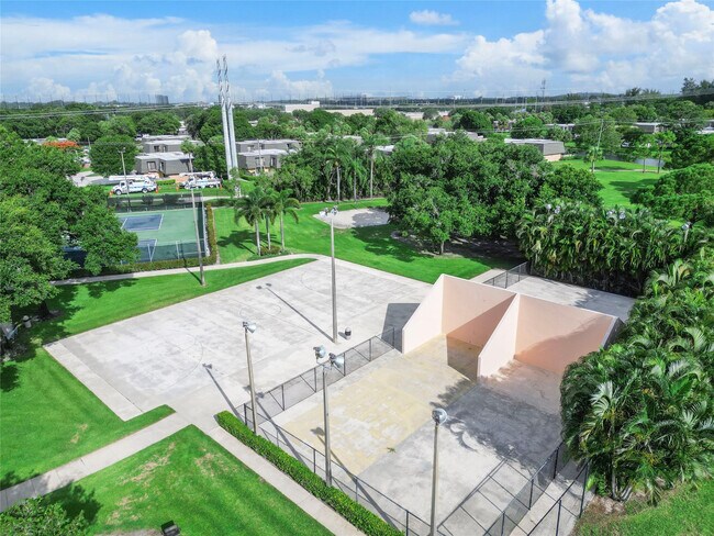 Building Photo - 1017 10th Way