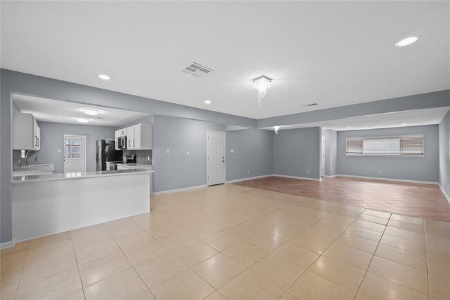 Building Photo - 12735 Memorial Dr