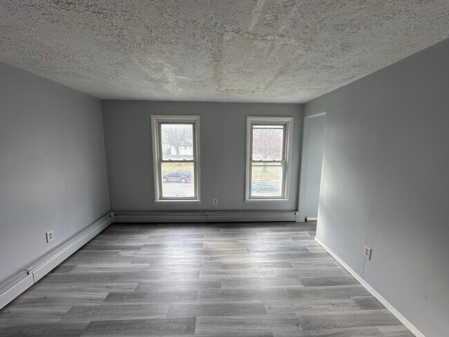 Building Photo - 820 Avery Ave