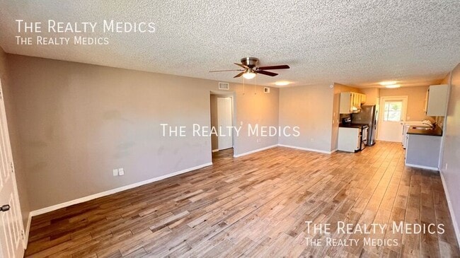 Building Photo - 836 W Rosewood Ln