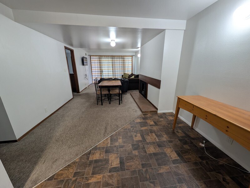 Building Photo - 1091 Country Hills Dr