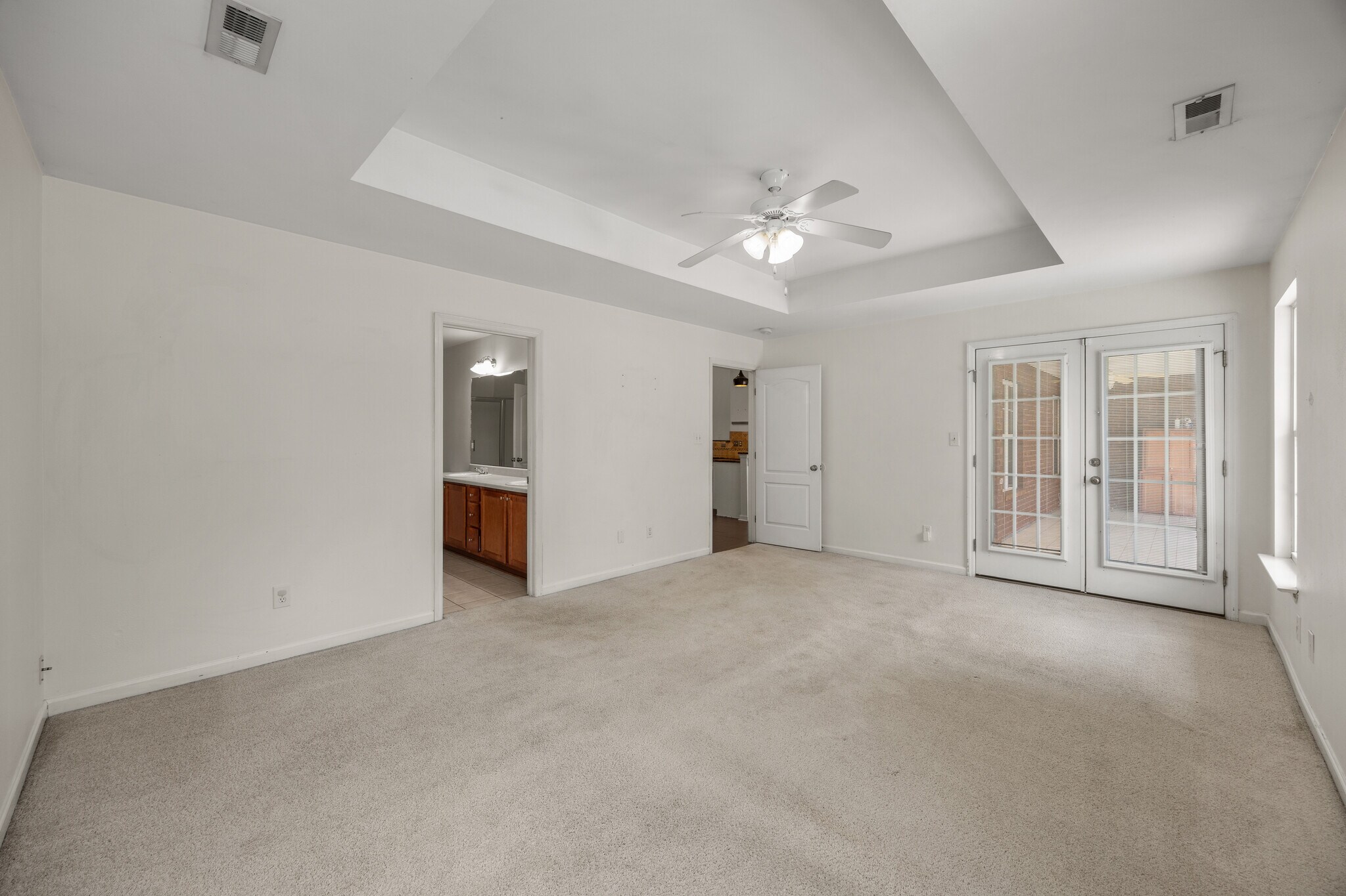 Building Photo - 125 Coldsprings Dr