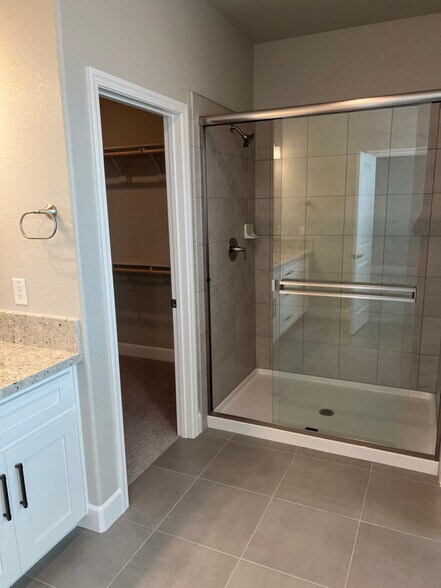 Building Photo - 3064 Vaughn Wy