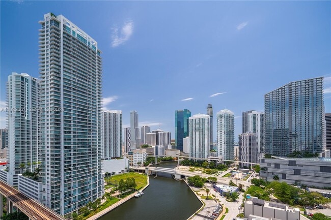 Building Photo - 690 SW 1st Ct