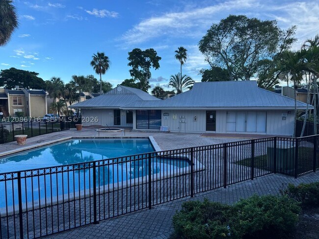 Building Photo - 4527 Treehouse Ln