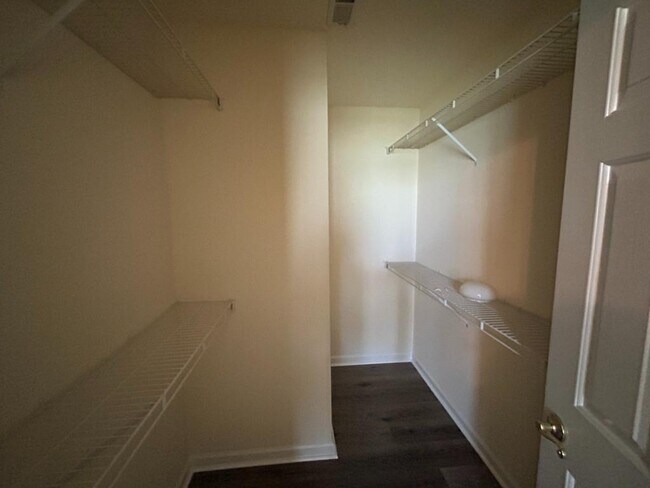 Building Photo - 1201 Formby Ct